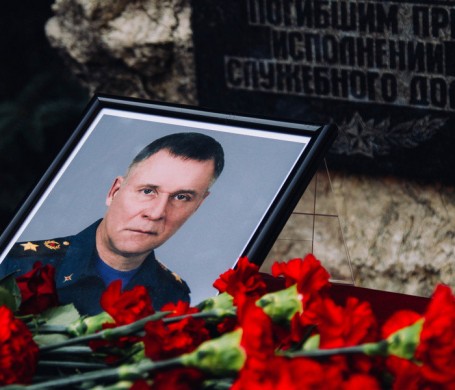 Память погибшего министра МЧС Зиничева почтили в Севастополе