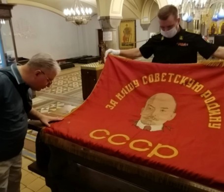 В Севастополь для реставрации и передачи в музеи прибыли 11 боевых знамен