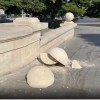 Вандалы разбили большой шар с парапета в центре Севастополя