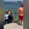 Загорелый мужчина с ножом напугал отдыхающих на пляже Севастополя