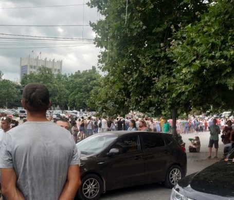Губернатор Севастополя отчитал подчиненных за столпотворение на площади Нахимова