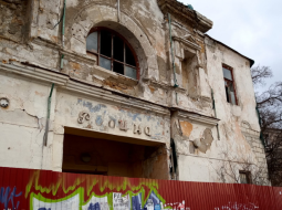 Старейший кинотеатр в Севастополе отремонтируют для марины