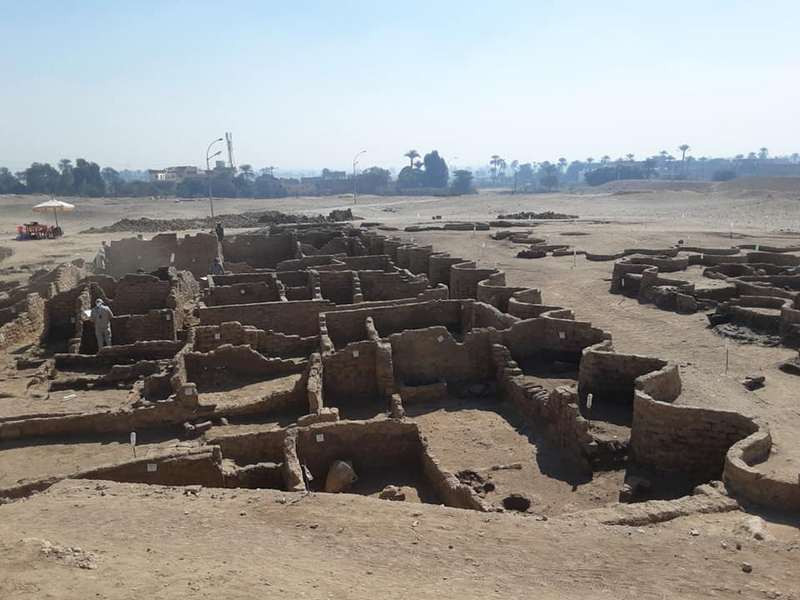 В Египте обнаружили скрытый под песком «золотой город»