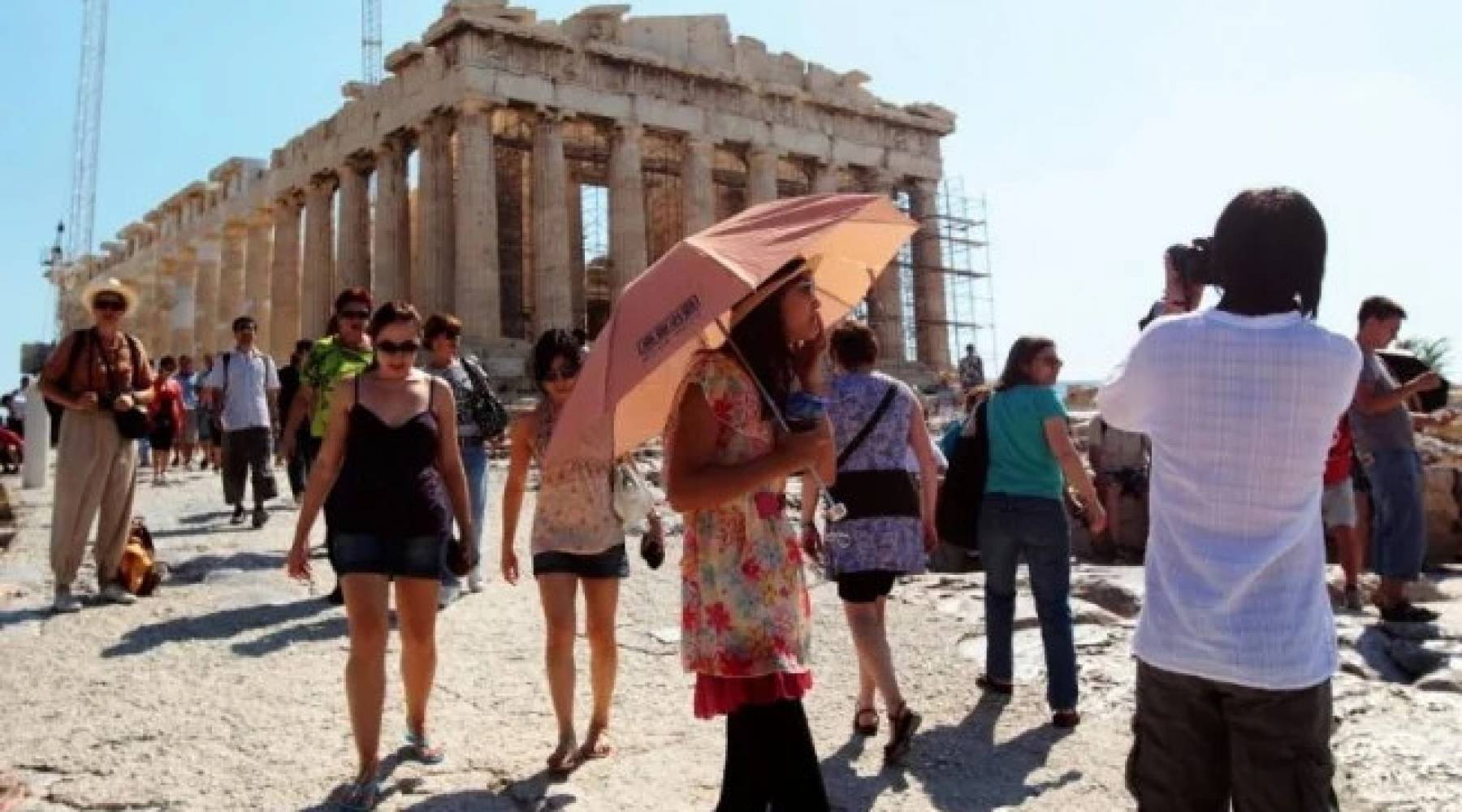 Athens is being more and more. 1 Мая в Греции. Дружба с Грецией для туристов. Греция туризм история. Увеличение туристов.