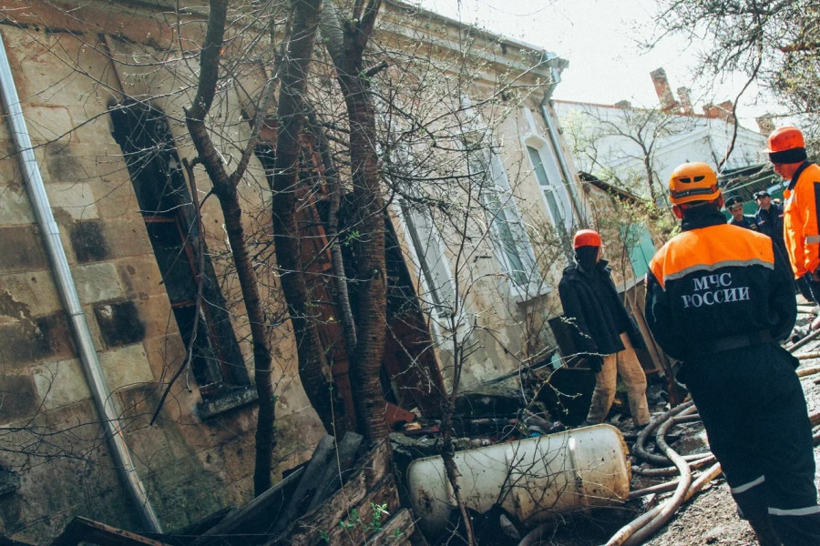 Севастопольские пожарные уберегли дом от взрыва