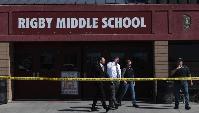 Шестиклассница устроила стрельбу в школе и ранила людей