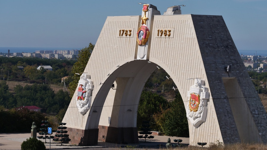 В Севастополь вернули правильный советский обычай