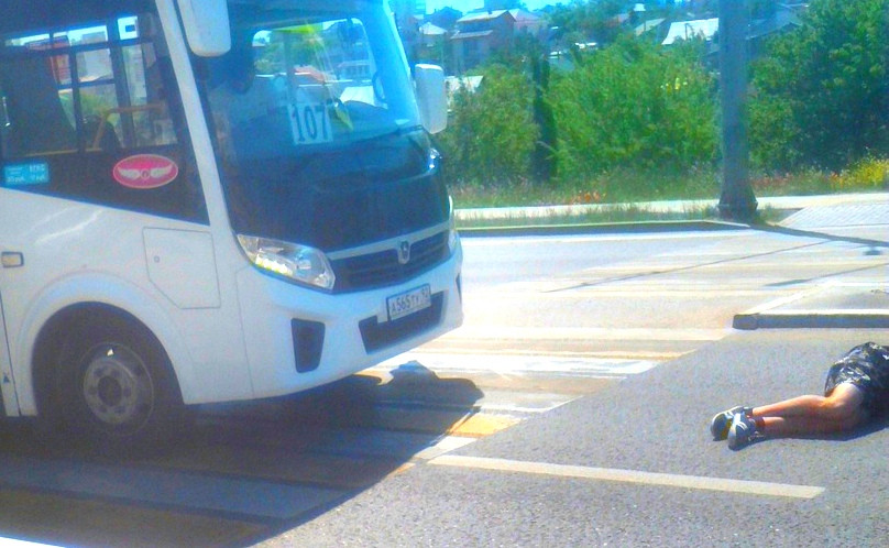 В Севастополе автобус сбил мужчину на пешеходном переходе
