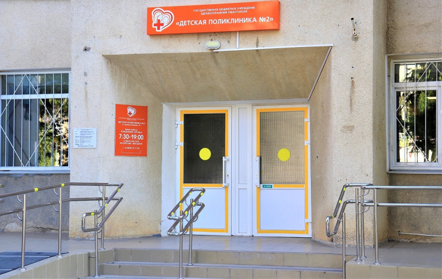 Поликлиника в Севастополе забита людьми из-за тестов на COVID