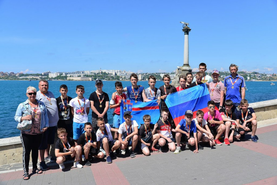 Как юным футболистам из ЛНР организовали праздник в Севастополе