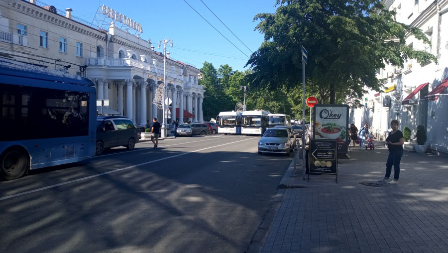 Центр Севастополя парализован из-за автомобильной аварии
