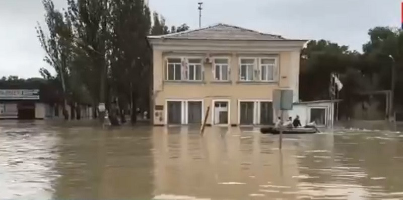 В Крыму из-за ливня затопило городскую больницу