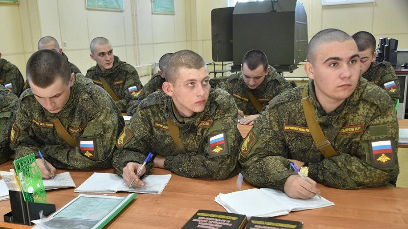 Шойгу обязал военных изучить статью Путина об Украине