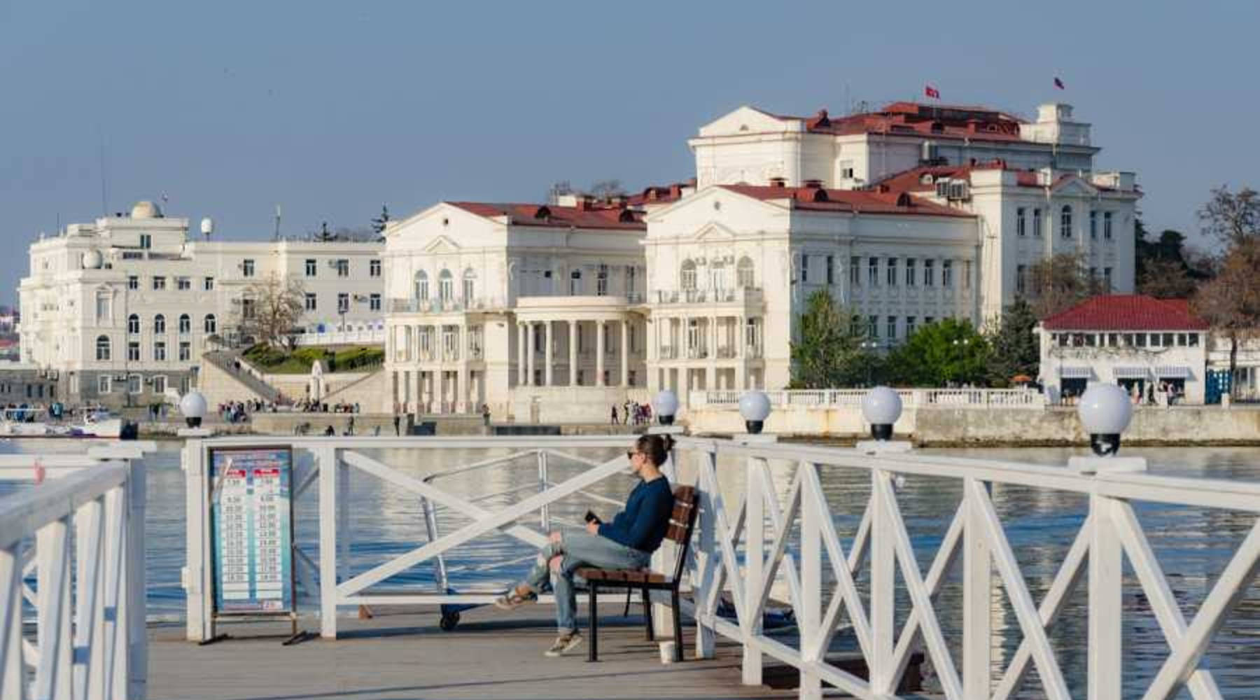 Севастополь уровень жизни. Выходные Севастополь. Севастополь фото уровень жизни. Севастополь довольны жизнью.